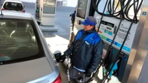 YPF aumentó los combustibles pese al anuncio de congelamiento por 45 días