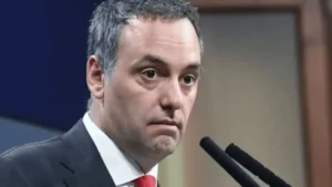 Adorni, flojo de papeles: le debe 65 mil dólares a Feijoo y la deuda no está documentada