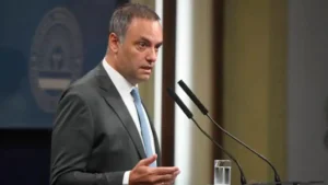 El informe de gestión de Manuel Adorni: evasivas, secreto de sumario y tensiones en el Congreso