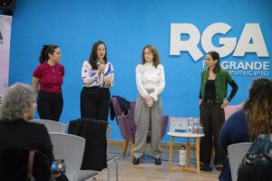 El municipio fortalece sus políticas de cuidado junto a referentes de ELA