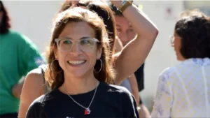 Tragedia en Córdoba: explotó un celular dentro del auto, chocaron y murió una docente de 47 años