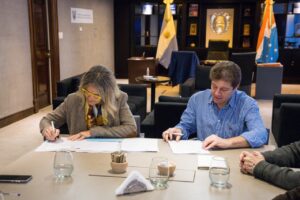 Tierra del fuego y SENASA firman un convenio estratégico para transformar a la provincia en el Polo Acuícola Austral