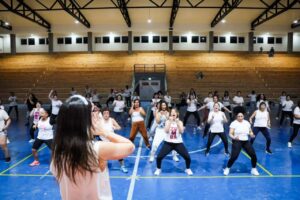 Exitosa jornada de Zumbathon “Invierno Fest” en el polideportivo María Auxiliadora