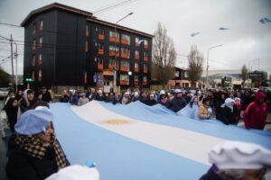 “La bandera nos une”: una multitud de personas participó de las jornadas patrióticas realizadas en Río Grande y Tolhuin