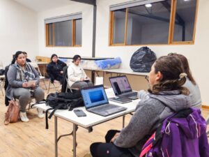 Gobierno dictó capacitación en housekeeping junto al cerro castor