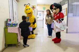 Gobierno acompañó y entregó presentes a niñas y niños internados en los hospitales