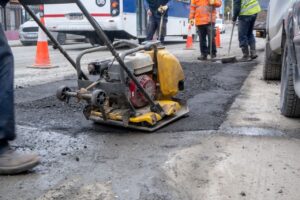 La municipalidad continúa con trabajos de bacheo y mantenimiento vial durante el operativo invierno