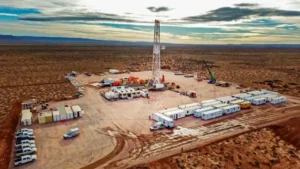Falla letal, tensión y alarma por un nuevo incidente en Vaca Muerta: un operario de YPF murió y otro está grave