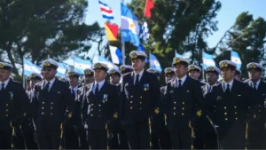 Separan a 13 miembros de la Armada tras una denuncia por un presunto fraude millonario en la liquidación de haberes
