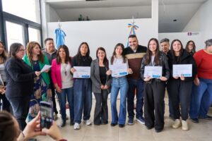 105 mujeres recibieron sus certificados en formación de oficios