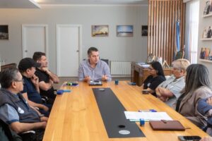 Martín Perez encabezó la firma de acuerdo salarial con gremios de trabajadores municipales