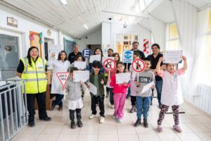 Tierra del Fuego celebró el día del camino y la Educación Vial con una jornada de trabajo en la ruta Nº3 y una charla de concientización en la Escuela Rural Nº6