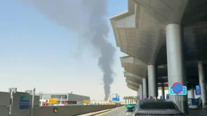 Nuevo ataque al aeropuerto de Riad deja muertos, cientos de heridos y paraliza las operaciones