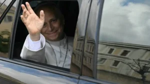 El papa León XIV recibió el alta médica tras su operación y dejó el Hospital Gemelli