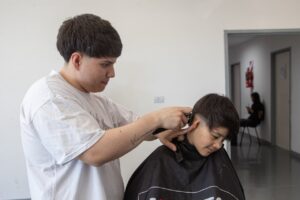 “Egresados en acción”: una experiencia que generó oportunidades laborales y acercó servicios accesibles a los vecinos