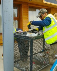 La MMunicipalidad de Ushuaia llevó adelante tareas de limpieza posterior al desfile del 142° aniversario de Ushuaia