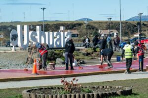 La municipalidad de Ushuaia realizó trabajos de bacheo, mantenimiento y embellecimiento urbano