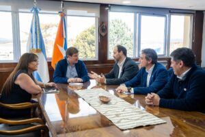 El gobernador Melella se reunió con autoridades de Total Energies por inversiones en la provincia